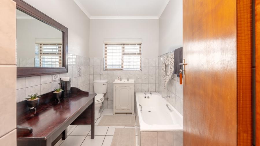 4 Bedroom Property for Sale in Bredasdorp Western Cape